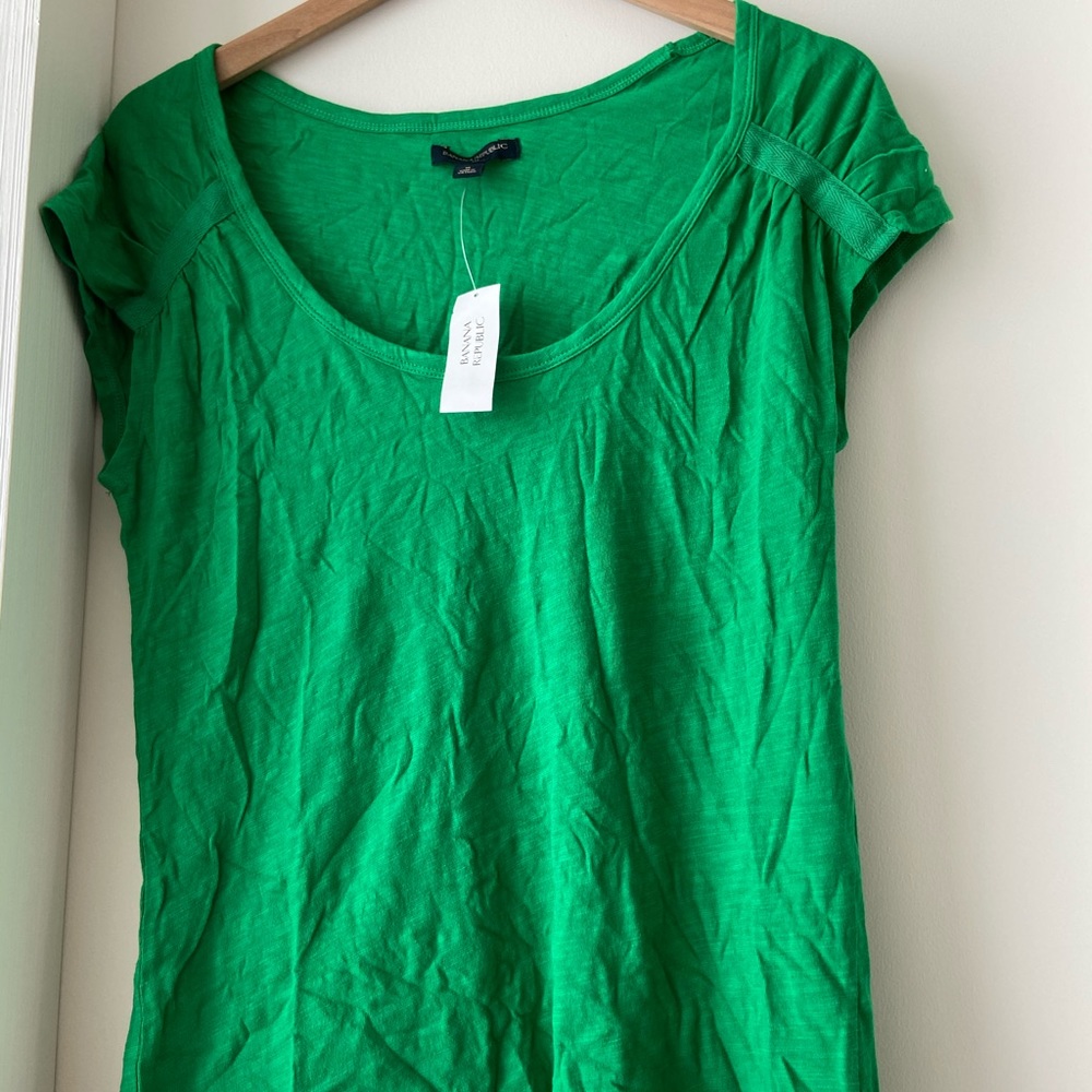** Banana Republic Tee **
